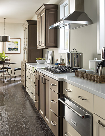 https://www.schrock.com/-/media/schrock/pages/homepage/maple-cabinets-in-transitional-kitchen.jpg?h=476&w=370